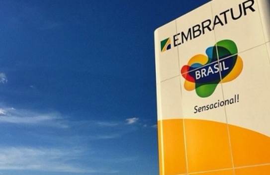 Embratur promove afundamento de embarcações em Porto de Galinhas/PE