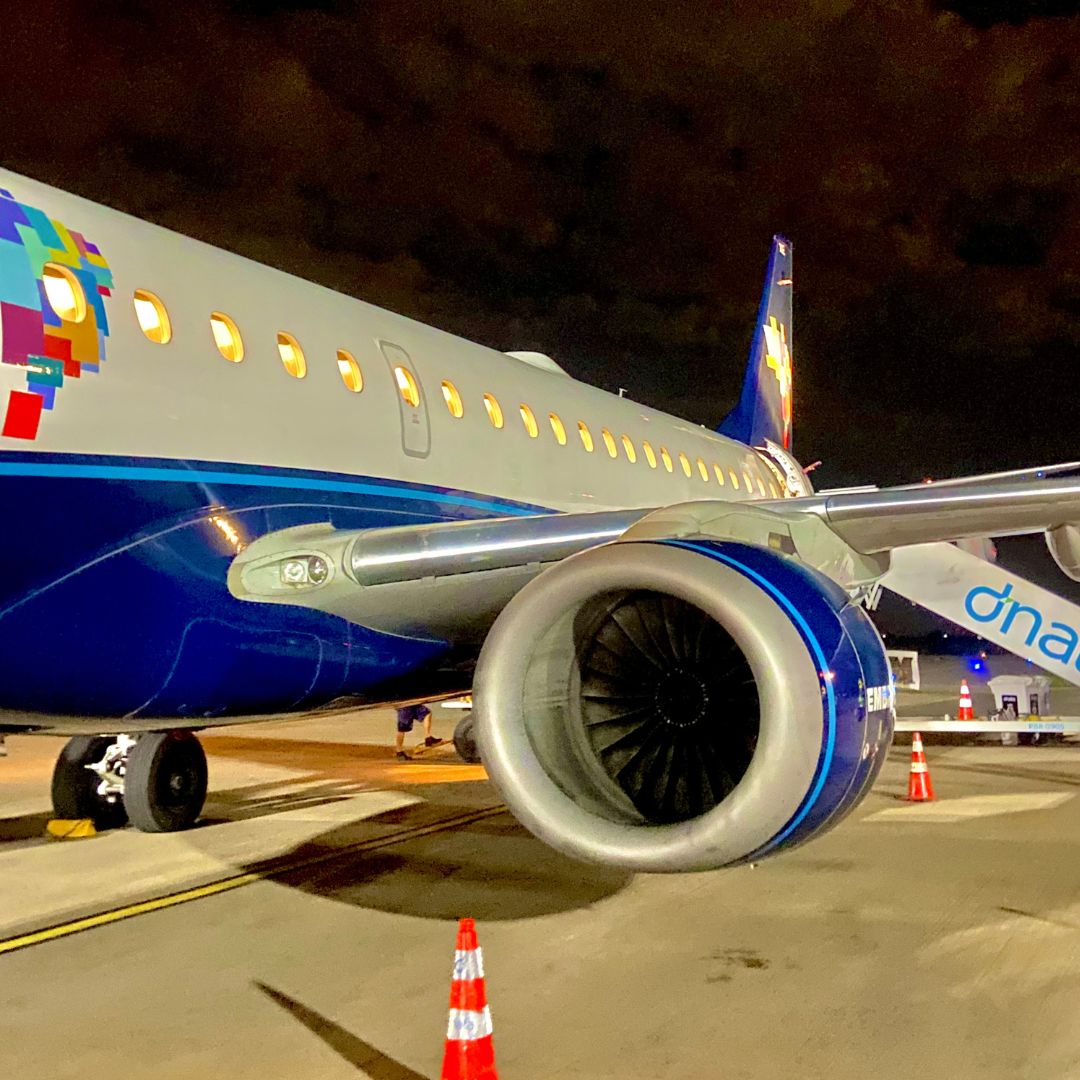 Foto de avião no aeroporto