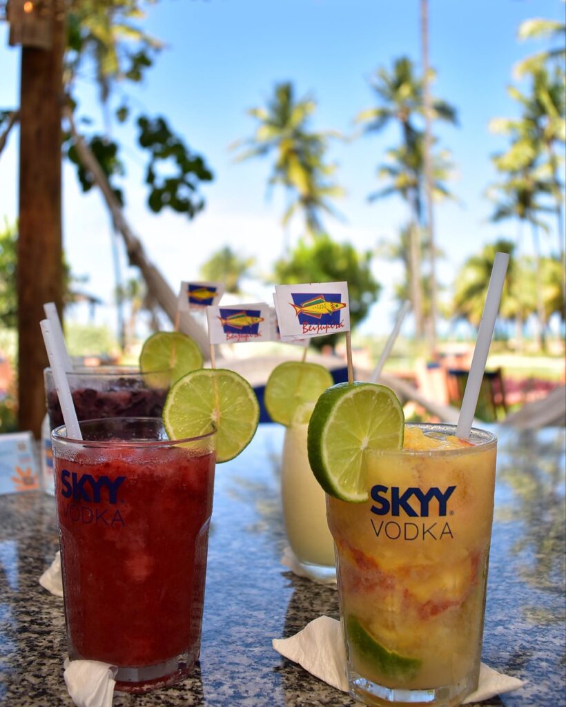 Drinks nas praias do Nordeste