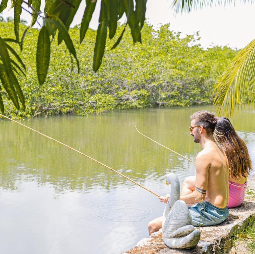 Paraíso dos Coqueirais - pescando no rio