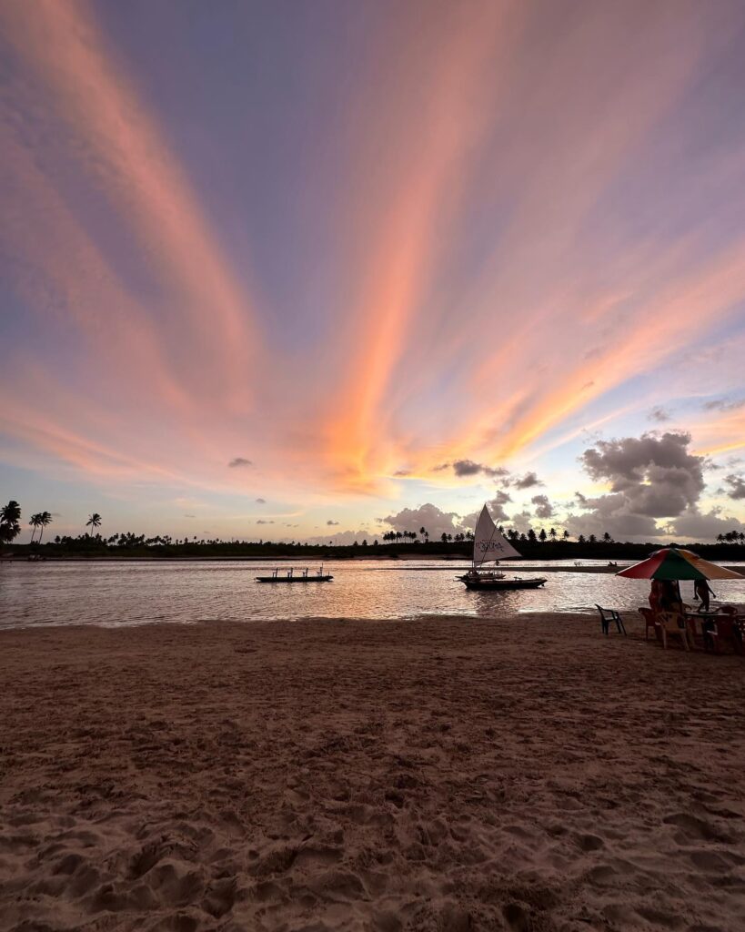 Pôr do sol no Pontal de Maracaípe